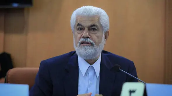 نامه رئیس کمیسیون بهداشت به رهبری درباره‌ مهاجرت پزشکان به خارج از کشور