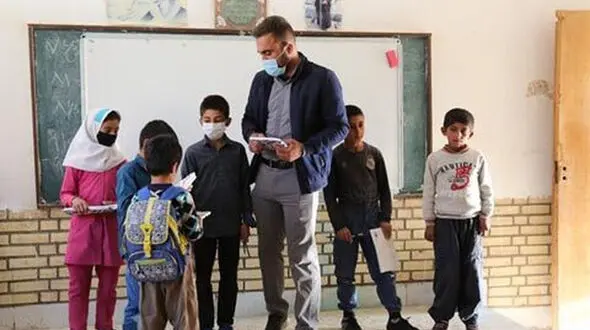 معلم ها نه می توانند بمانند نه می توانند مهاجرت کنند / دانش آموزان دوست ندارند با این حقوق و دستمزدها معلم شوند / معیشت معلم ها فراموش شده است