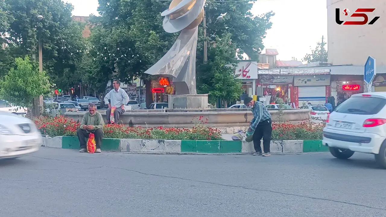 انتظار بی پایان کارگران روزمزد سالخورده زیر آفتاب خرم آباد / پشت آمارهای بیکاری و تورم، زندگی واقعی کارگران است