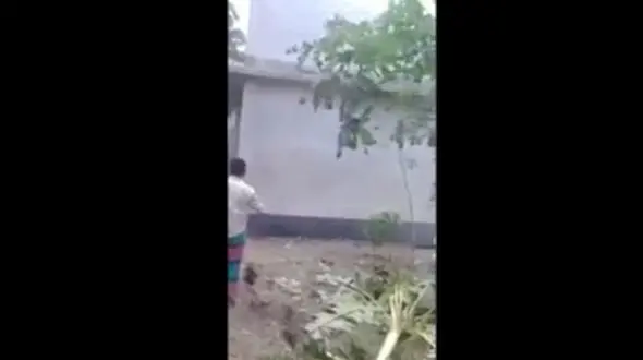 صحنه وحشتناک غرق شدن یک خانه با بالا آمدن آب رودخانه + فیلم
