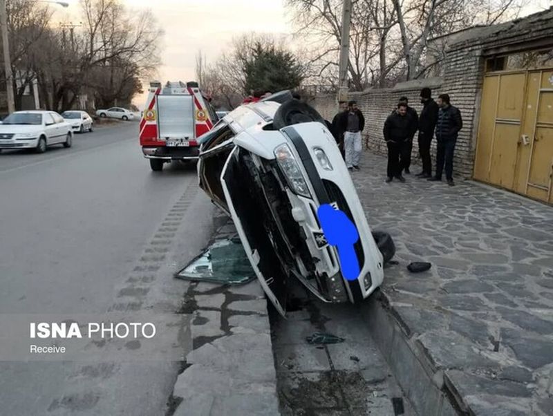 واژگونی پژو پارس در جاده گنجنامه ۳ مصدوم برجای گذاشت