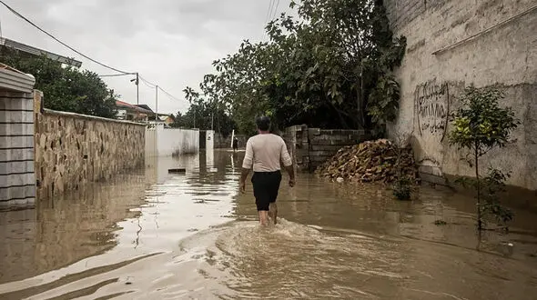 فیلم / شب گذشته ۴۸ خودرو زیر باران و طوفان آسیب دیدند / خسارت دیدگان سیلاب لواسان، عظیمیه و ایذه به کارشناسان دادگستری یا شهرداری ها مراجعه کنند 