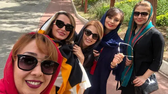 دورهمی یکتا ناصر با دوستانش در قرنطینه+عکس و بیوگرافی