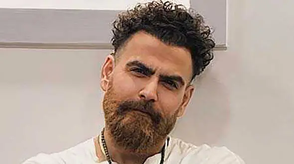  تقلید معین زد از آهنگ «قشنگ تر از پریا» در موزیک ویدیوی جدیدش! 