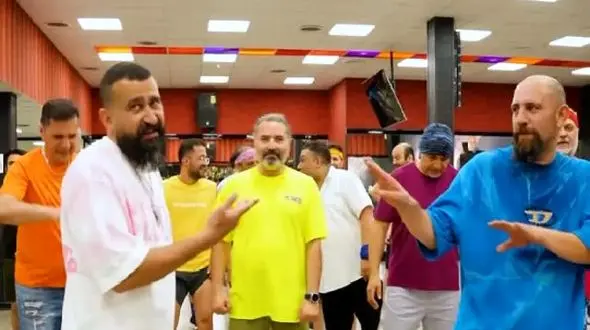 آواز شاد؛ تو باشگاه وسط رقص و ایروبیک برا مهدی سالک تولد گرفتن تبریک داریوش فرضایی رو