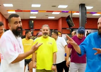 آواز شاد؛ تو باشگاه وسط رقص و ایروبیک برا مهدی سالک تولد گرفتن تبریک داریوش فرضایی رو