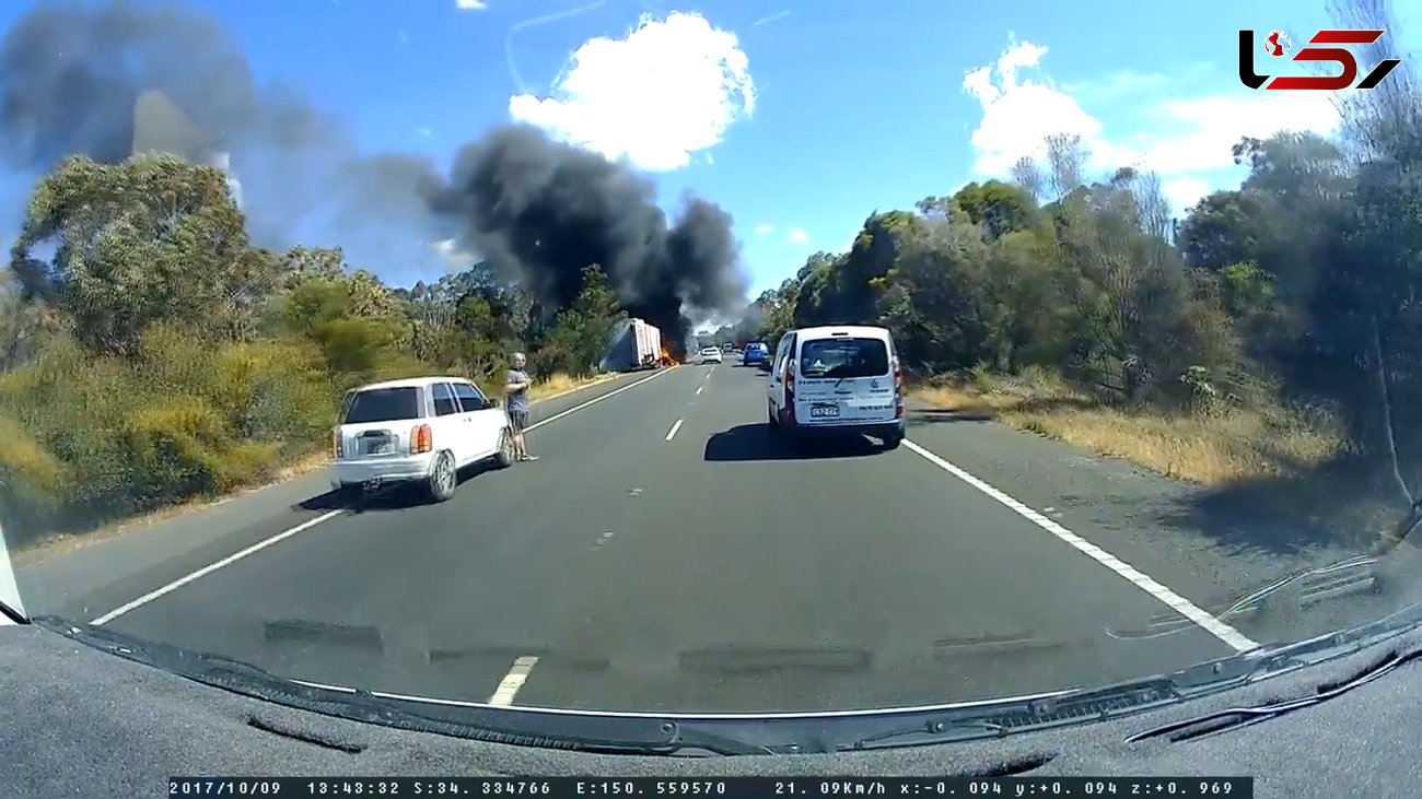 آتش گرفتن ناگهانی یک کامیون در جاده+ فیلم