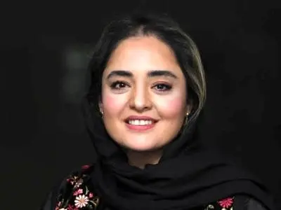 نگاهی به جدیدترین استایل های دو زوج مشهور در پشت صحنه تئاتر باران اسیدی / از نرگس محمدی و علی اوجی تا مونا کرمی و سپیند امیرسلیمانی