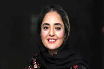 نگاهی به جدیدترین استایل های دو زوج مشهور در پشت صحنه تئاتر باران اسیدی / از نرگس محمدی و علی اوجی تا مونا کرمی و سپیند امیرسلیمانی