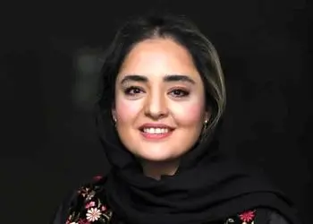 نگاهی به جدیدترین استایل های دو زوج مشهور در پشت صحنه تئاتر باران اسیدی / از نرگس محمدی و علی اوجی تا مونا کرمی و سپیند امیرسلیمانی