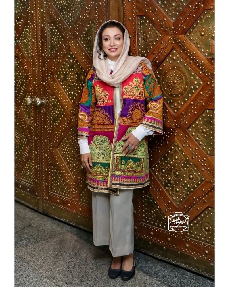 نگار عابدی با مانتوی طرح سنتی 1