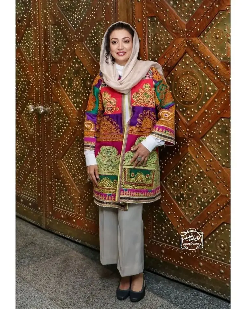 نگار عابدی با مانتوی طرح سنتی 1