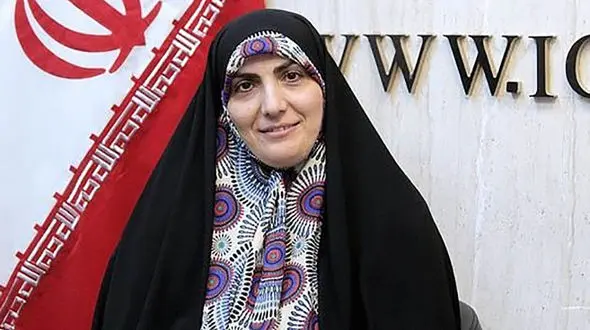 بخواهیم به زور حجاب را به کسی تحمیل کنیم یک کار ناشایست است