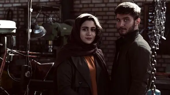 ژست صمیمی «نغمه و فریبا» در پشت صحنه سریال از سرنوشت؛ سال 1401