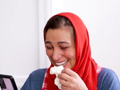 فیلم  اشک‌های احساسی فلامک جنیدی بخاطر دلتنگی برای دوقلوها و همسرش که در لندن هستند/ مادر بودن این شکلیه !