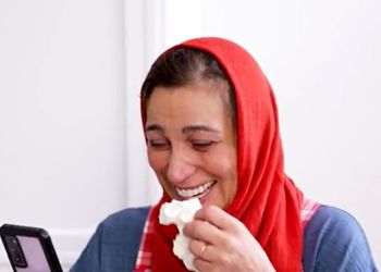 فیلم  اشک‌های احساسی فلامک جنیدی بخاطر دلتنگی برای دوقلوها و همسرش که در لندن هستند/ مادر بودن این شکلیه !