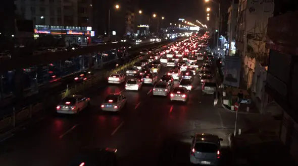 ترافیک خودروها برای ورود به استادیوم آزادی بعد از زلزله 4.2 ریشتری تهران ! + فیلم و عکس