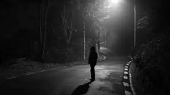 فرار دختر از خانه بخاطر رفتار کثیف پدرو مادرش 