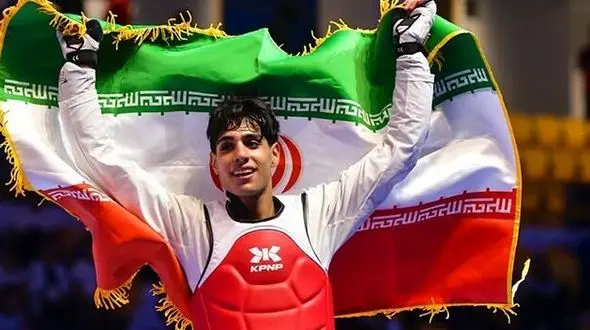 تقدیم مدال طلای قهرمانی تکواندو نوجوانان جهان به شهدای مدرسه میناب