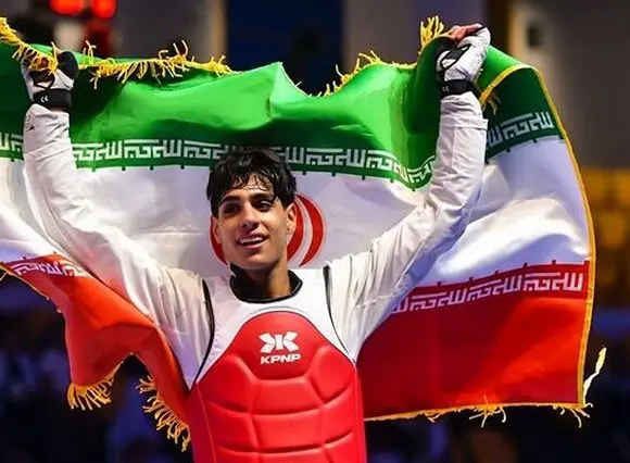 تقدیم مدال طلای قهرمانی تکواندو نوجوانان جهان به شهدای مدرسه میناب