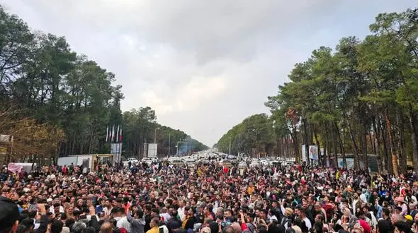 ۱۰ هزار مسافر نوروزی لحظه تحویل سال را در تخت جمشید