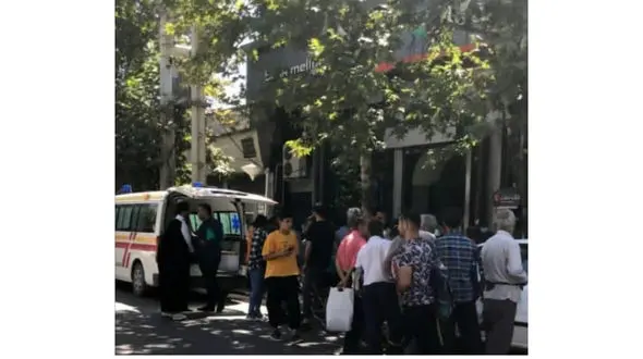 خودسوزی زن جوان جلوی بانک بخاطر وام ازدواج / او می خواست امتیاز وامش را بفروشد!