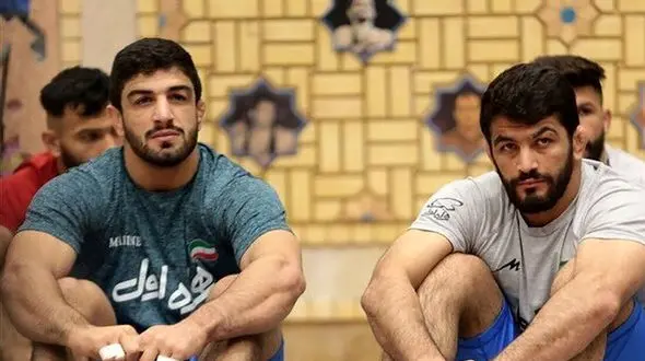 جدال یزدانی و قاسمپور در کشتی آزاد ایران / یزدانی رسما به وزن کامران آمد + فیلم مبارزه خاطره انگیز