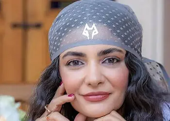 نگاهی به خانه شیک و آرام لیندا کیانی؛ دکوراسیونی گرم با حال و هوای ایرانی + عکس