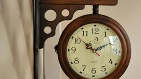 ساعت دیواری‌ ایرانی بر روی دیوارهای عراقی و کانادایی