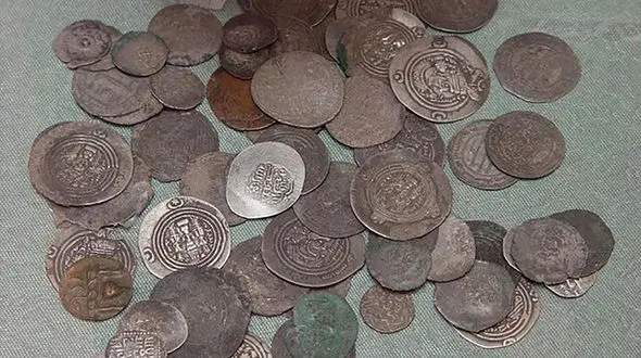 گنج نفیس در خانه مردان خراسانی بود / راهی زندان شدند 