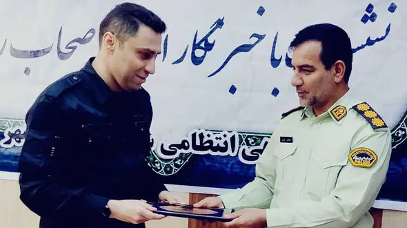 تجلیل رئیس پلیس خرمشهر از خبرنگار حوزه انتظامی رکنا در خوزستان + عکس