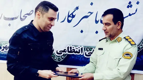 تجلیل رئیس پلیس خرمشهر از خبرنگار حوزه انتظامی رکنا در خوزستان + عکس