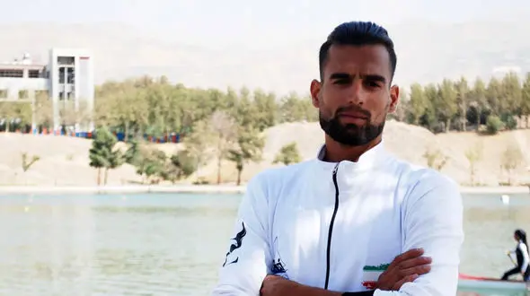 فیلم شرم آور دستفروشی کاپیتان تیم ملی ایران ! /  مسئولان خجالت بکشند