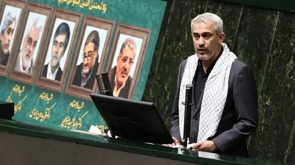  مجلس به وزیر اقتصاد کارت زرد داد

