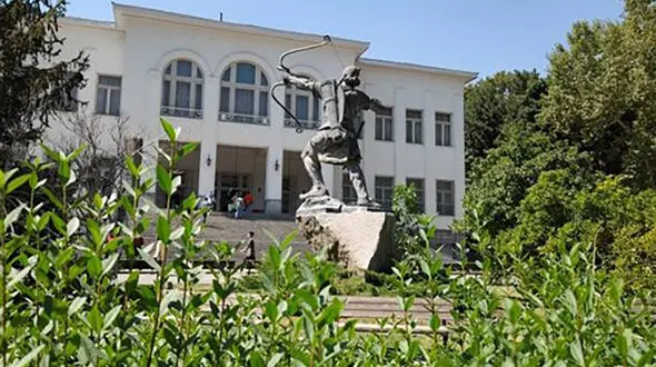 مجسمه آرش کمانگیر در میدان ونک نصب می شود