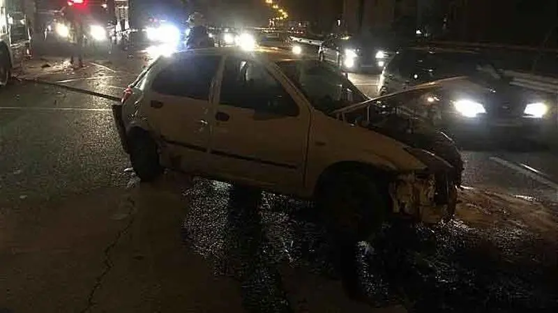 برخورد زنجیره ای 3 خودرو 
