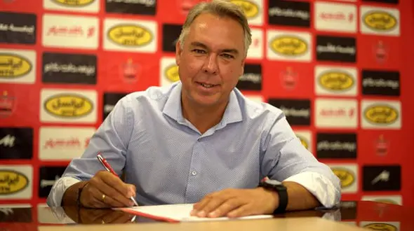 یاران خارجی گل محمدی در حال امضای قرارداد + عکس