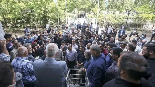 چرا برخی از ایرانیان از جنگ با آمریکا استقبال می کنند؟