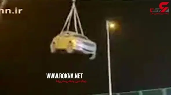 لحظه وحشتناک سقوط پل روگذر حین عبور خودروها + فیلم  / چین