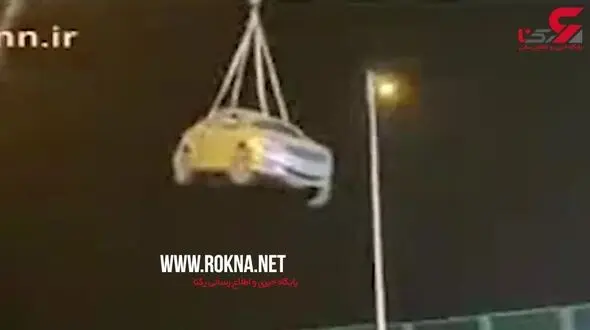 لحظه وحشتناک سقوط پل روگذر حین عبور خودروها + فیلم  / چین