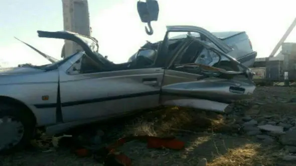 برخورد مرگبار پژو با تیر چراغ برق در جاده 3 تن را کشت + عکس 