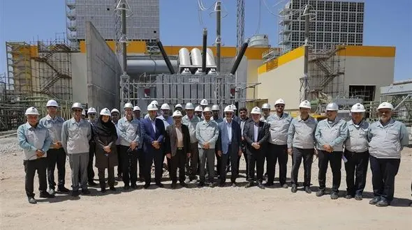 فولاد مبارکه در حال اجرای ابرپروژه های ملی است/ بازدید از پروژه نورد گرم2 و نیروگاه 914 مگاواتی