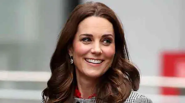 کیت میدلتون با لباس خیره‌کننده‌اش به ملکه بریتانیا ادای احترام کرد؛ پرنسس ولز شیک‌تر از همیشه دیده شد!