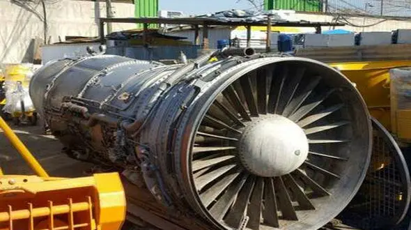 خیلی عجیب /  فروش موتور هواپیما در میدان شوش! +عکس