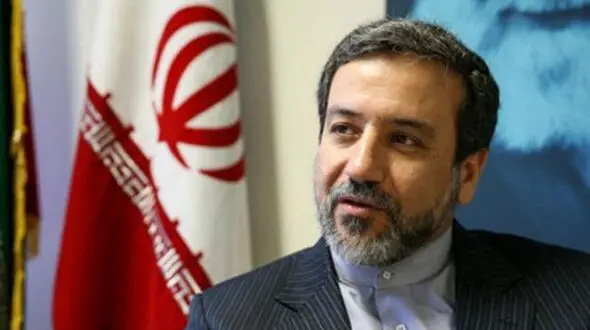 صورت پوشیده عباس عراقچی در مسیر راهپیمایی اربعین