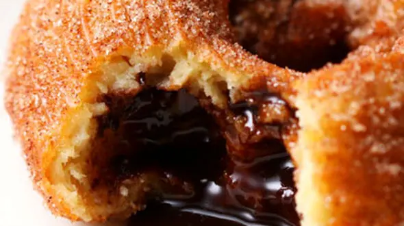 دونات های تازه و خوشمزه 