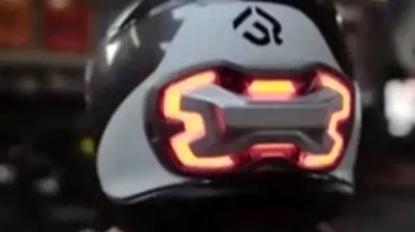 کلاه کاسکتی که از بروز تصادف جلوگیری می‌کند + فیلم و عکس