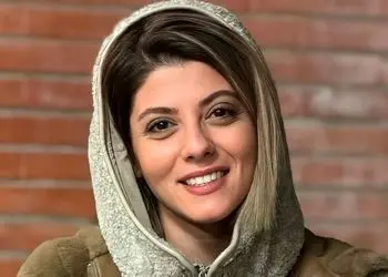 عکس/ استایل تک‌رنگ پاییزی با آیتم‌های ساده و شیک/ از تیپ جدید مهسا طهماسبی مجری کارناوال تر رامبد جوان ایده بگیرید!