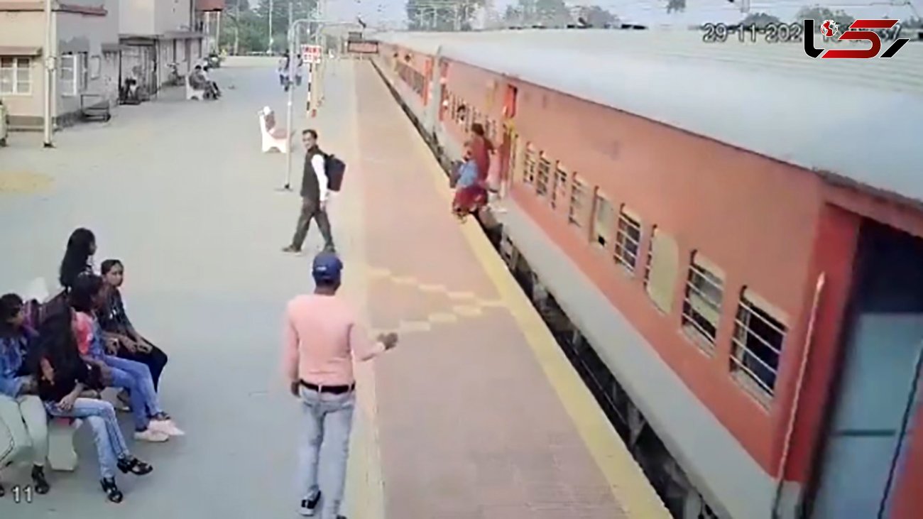 فیلم از لحظه سقوط یک زن از قطار در حال حرکت 