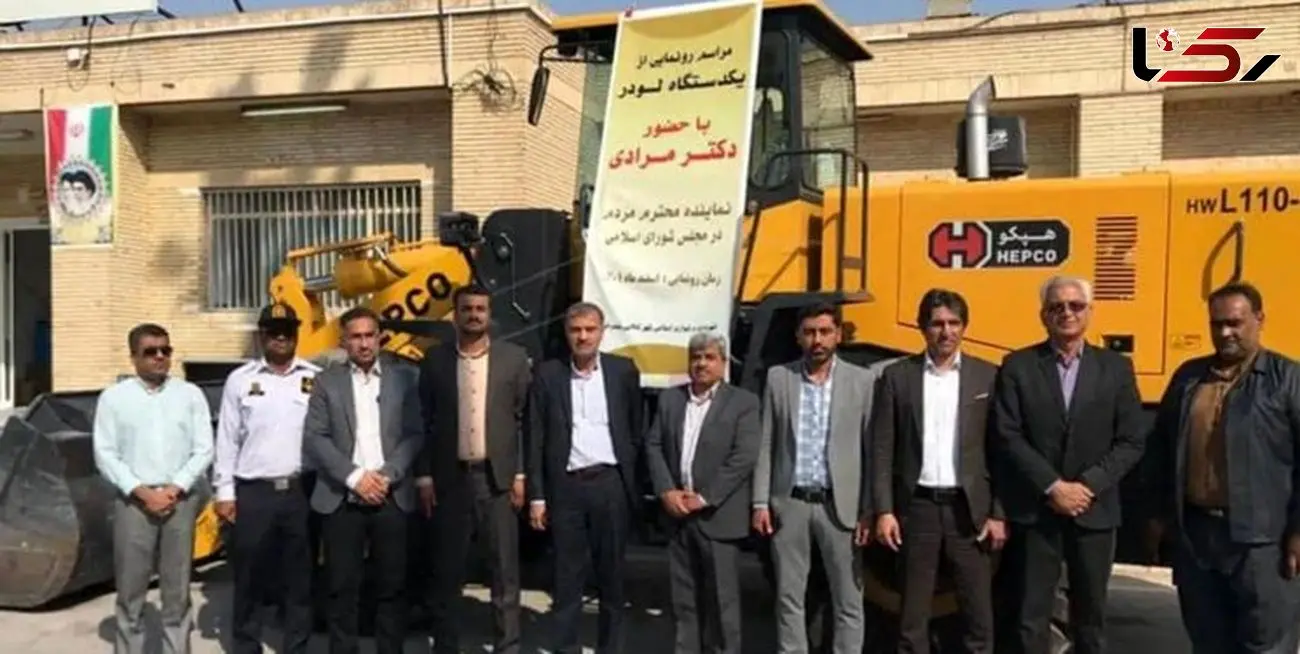 توضیحات نماینده بندرعباس درباره عکسش با لودر